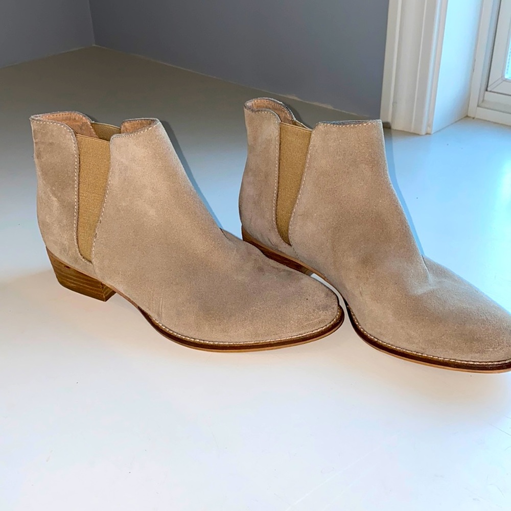 Seychelles taupe suede bootie